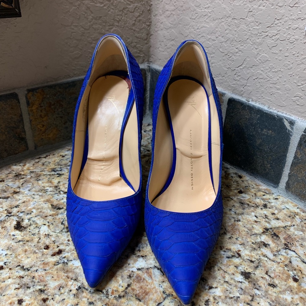 Giuseppe Zanotti Yvette Blue Python Heels Sz 39 - image 3